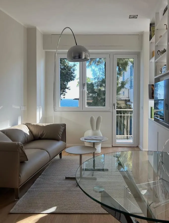 Asso Di Picche, Luxury Suite contacts